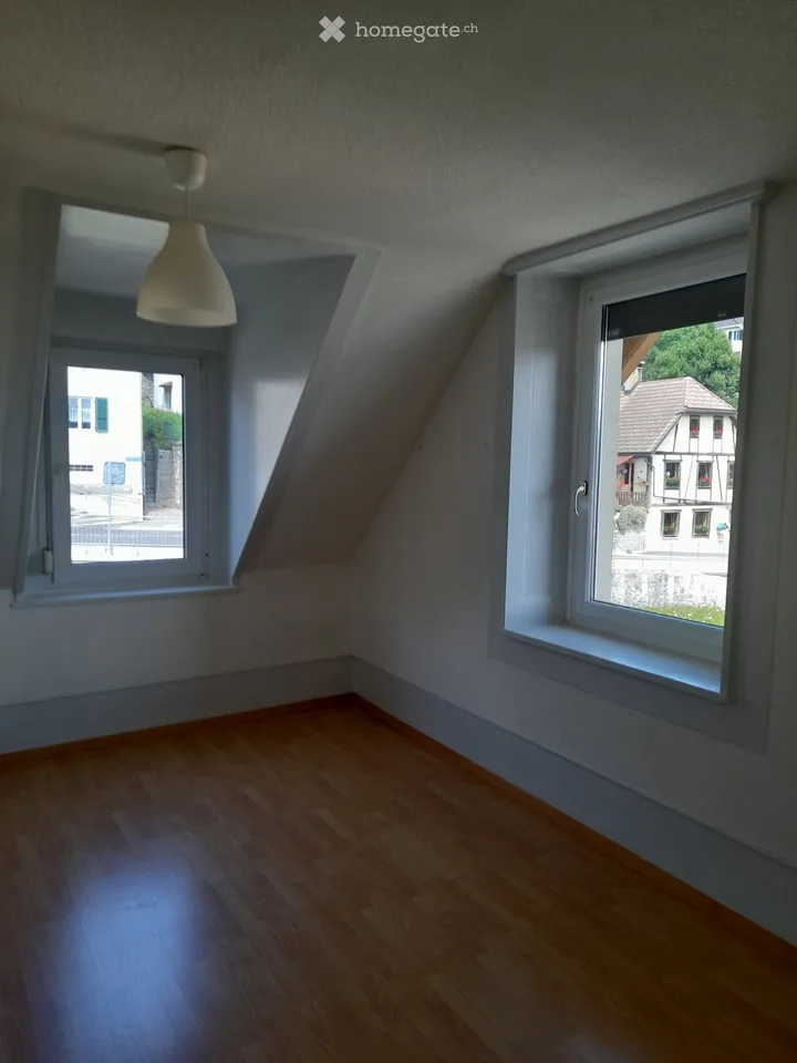 Die Brücken von Martel, Charmantes kleines 3.5-Zimmer-Dachgeschoss.
