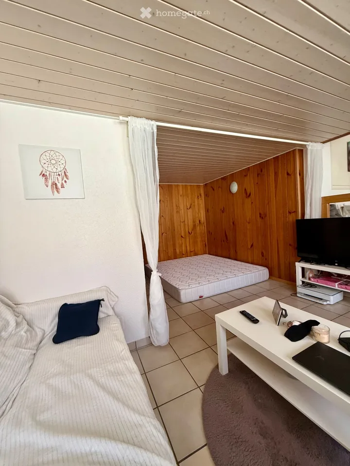 Grand Studio Lumineux à Louer  Aumont (FR) TOUT COMPRIS
