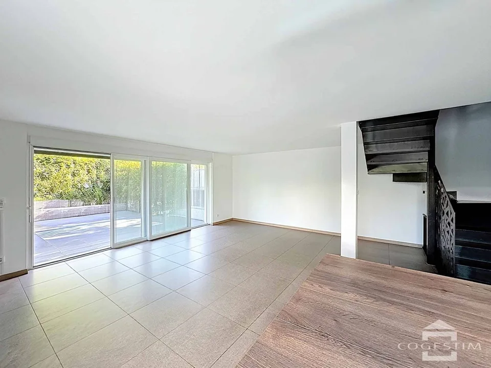 Moderne Reihenhaus-Villa mit 5,5 Zimmern