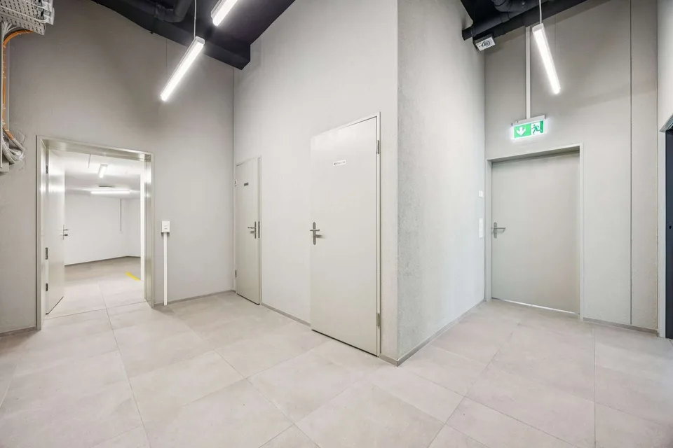 Espace commercial avec une visibilité élevée au cœur de Neuhausen – photo 7 sur 11