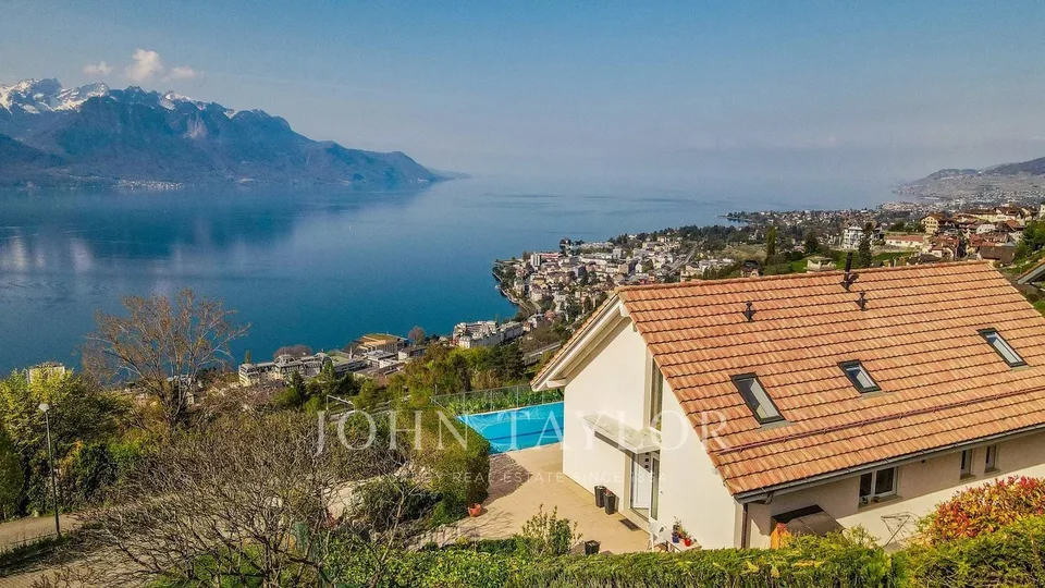 Villa individuelle avec piscine et vue panoramique