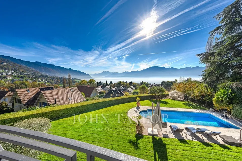 Proprietà di lusso con piscina e vista lago eccezionale