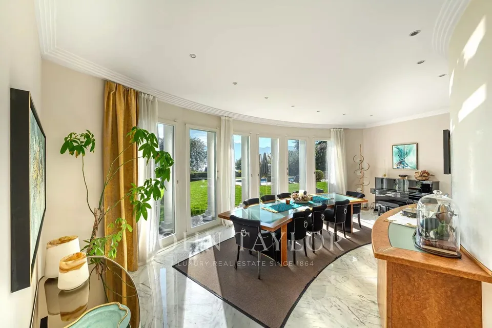 Luxuriöses Anwesen mit Pool und außergewöhnlichem Seeblick – Foto 23 von 26