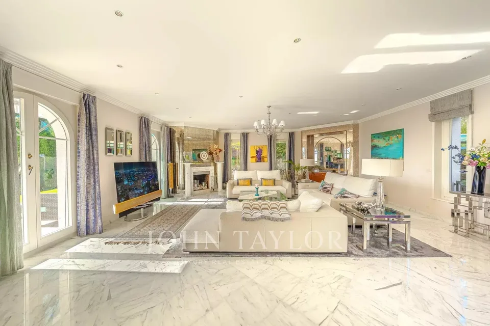 Luxuriöses Anwesen mit Pool und außergewöhnlichem Seeblick – Foto 21 von 26