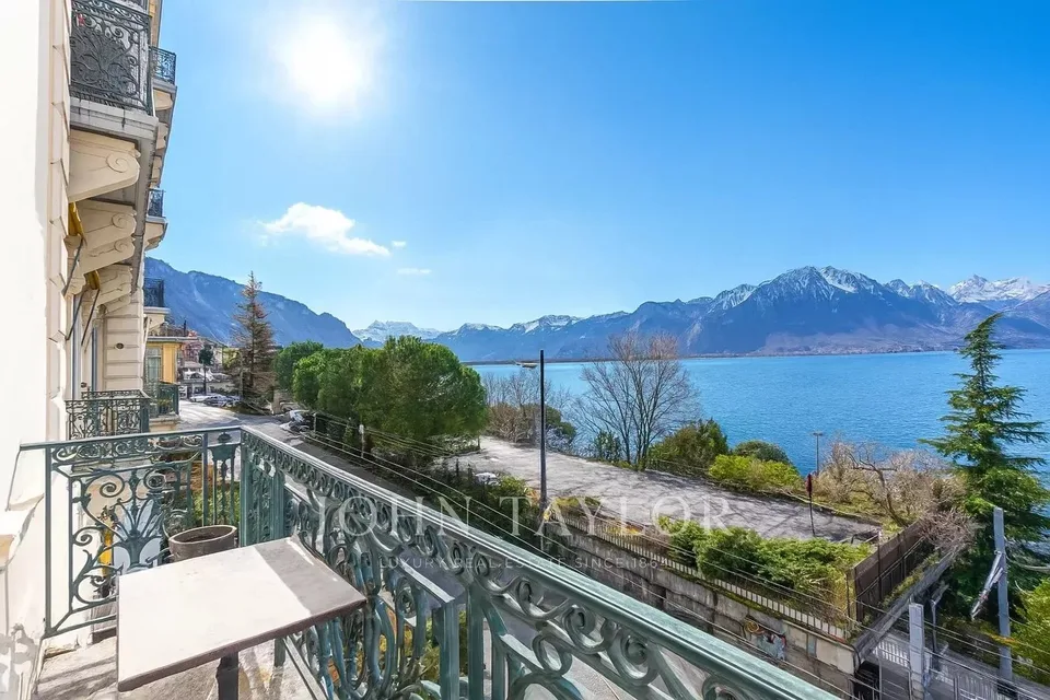 Elegante appartamento di carattere con vista impareggiabile sul Lago di Ginevra