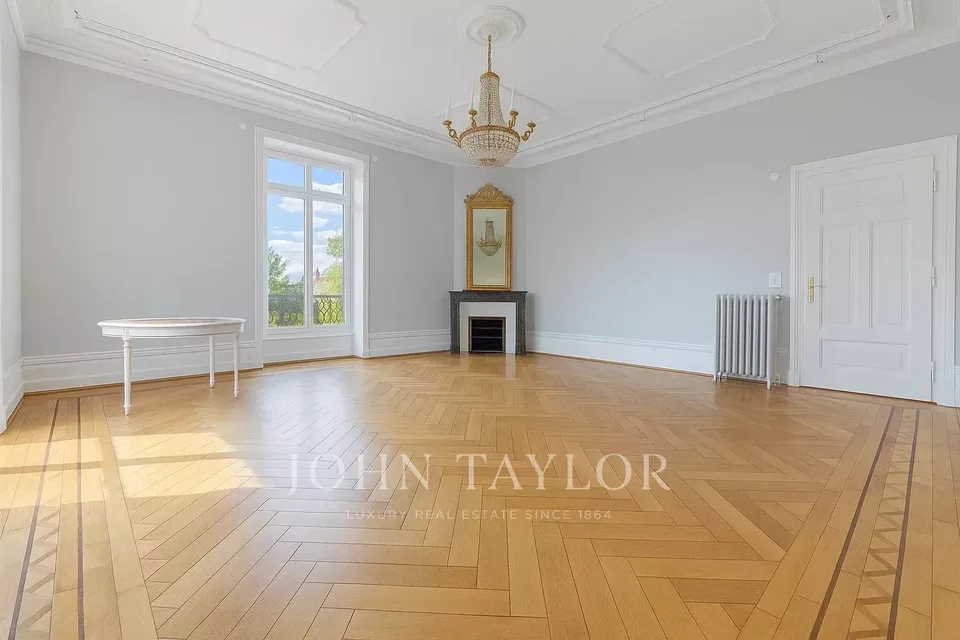 Elegante appartamento di carattere con vista impareggiabile sul Lago di Ginevra