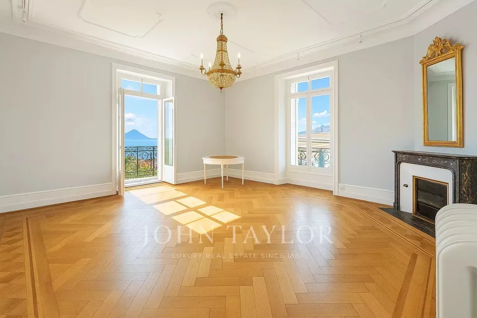 Elegante appartamento di carattere con vista impareggiabile sul Lago di Ginevra