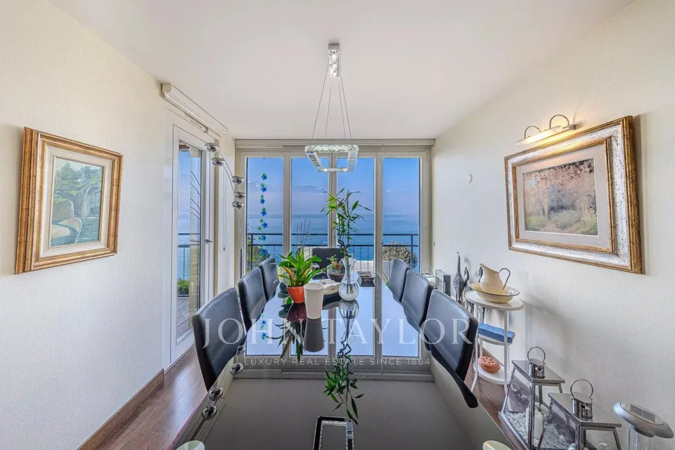 Magnifico appartamento di 4.5 locali con balcone e vista impareggiabile sul lago e le montagne