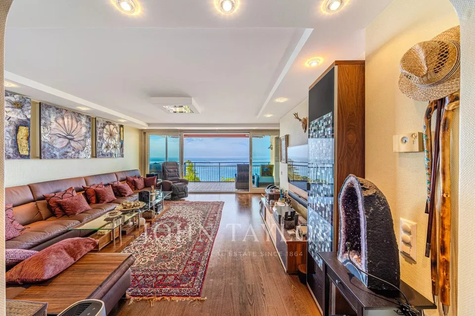 Magnifico appartamento di 4.5 locali con balcone e vista impareggiabile sul lago e le montagne