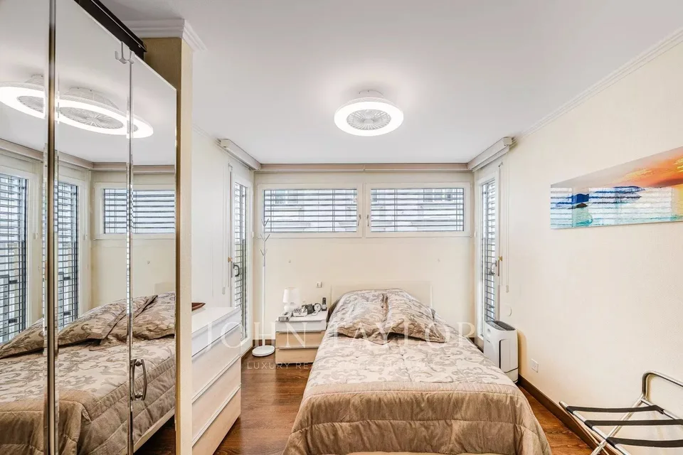 Magnifico appartamento di 4.5 locali con balcone e vista impareggiabile sul lago e le montagne