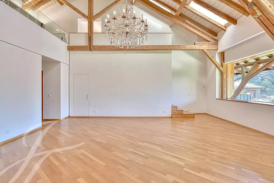 EN EXCLUSIVITÉ!! Appartement de 4.5 pièces aux volumes impressionnants