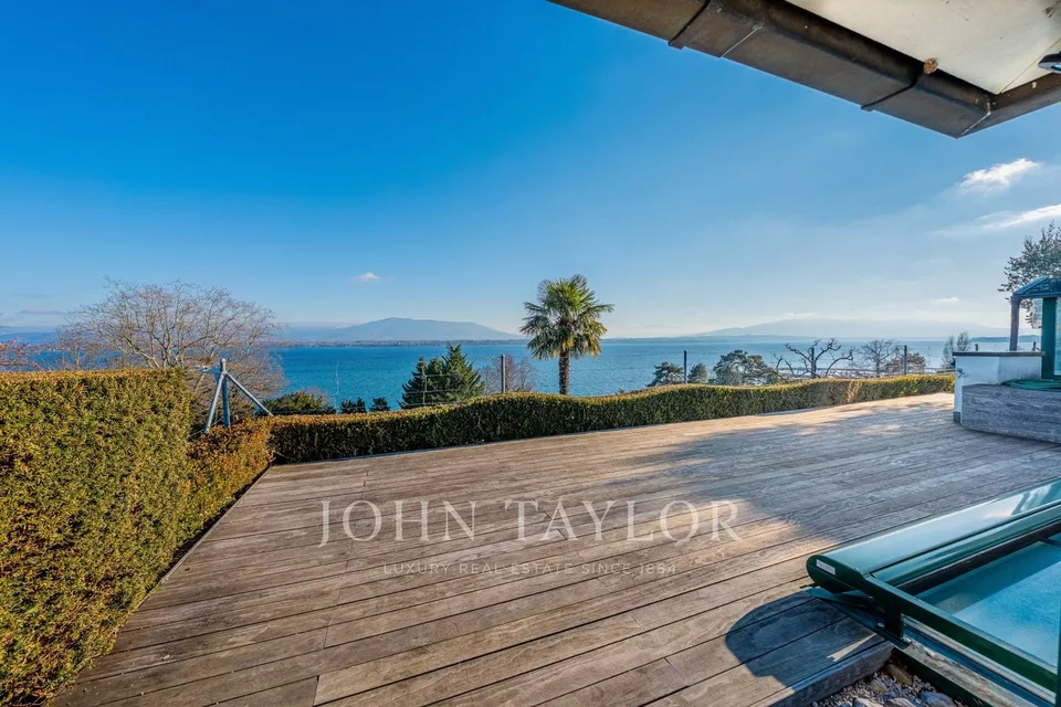 PENTHOUSE avec vue lac exceptionnelle
