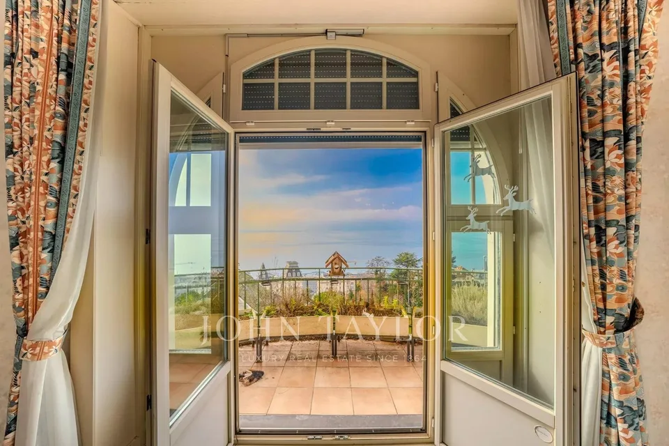 EN EXCLUSIVITÉ : Propriété d'exception avec vue panoramique