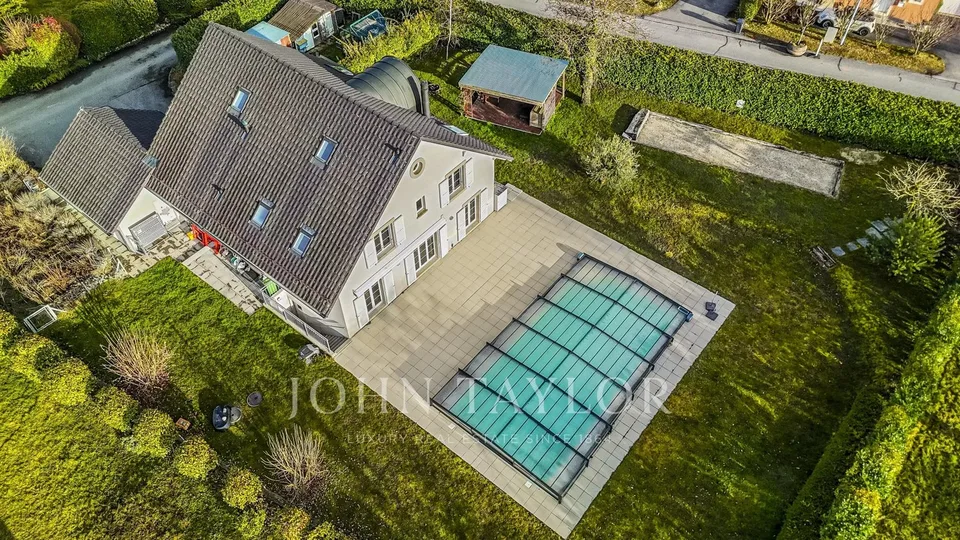 Superbe propriété individuelle avec piscine située dans le très recherché village de Denens