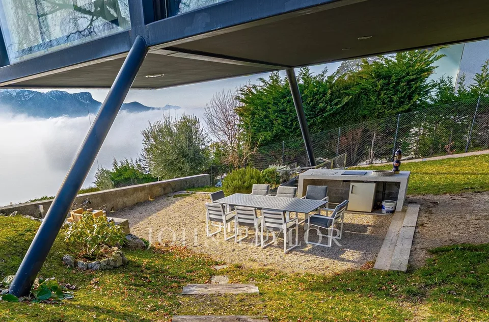 Villa im Architektenstil mit Panoramablick auf See und Alpen – Foto 23 von 25