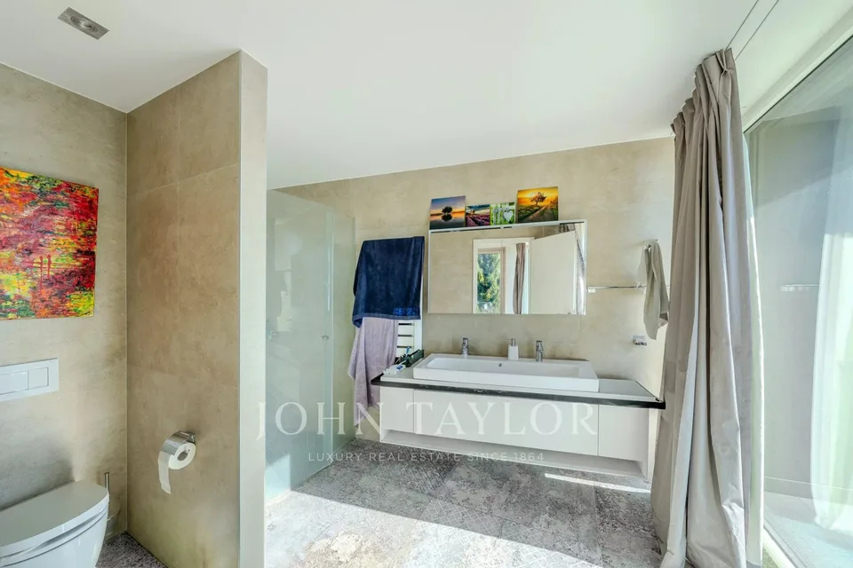 Villa contemporaine avec vue panoramique à Brent