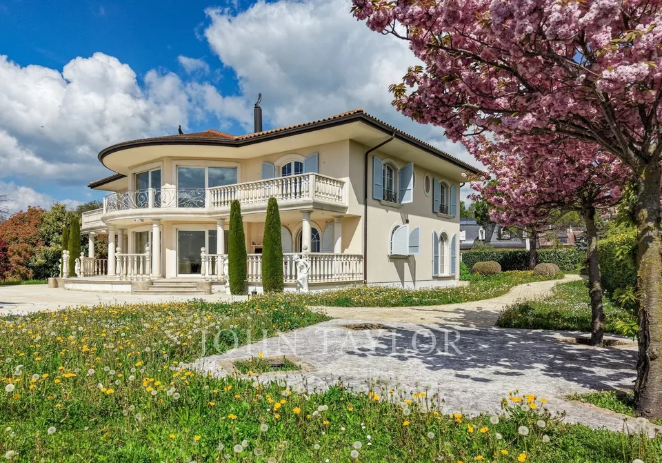 Proprietà lussuosa con vista panoramica sul lago