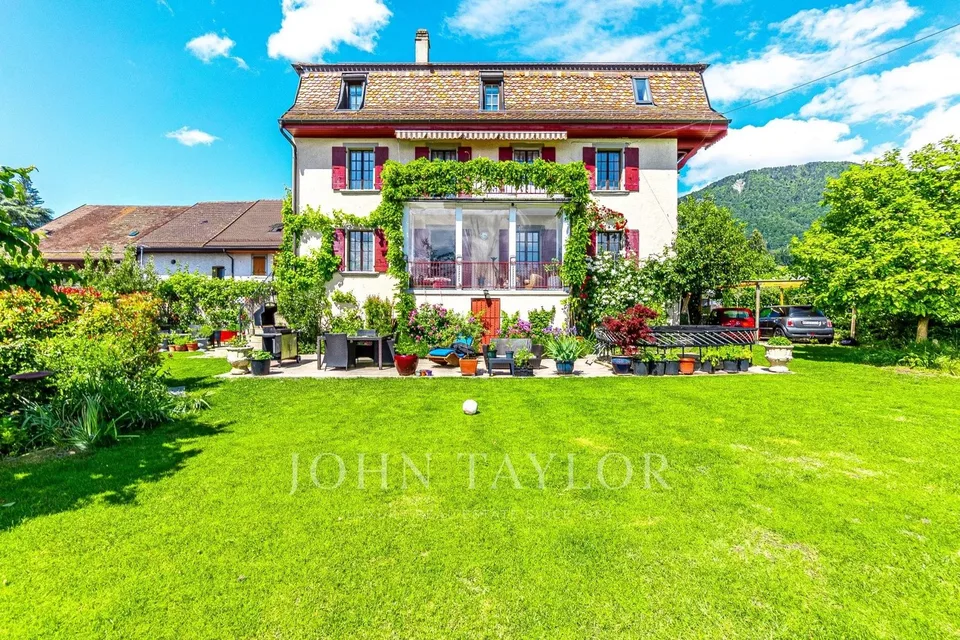 Maison offrant 600m2 au coeur de St-Légier