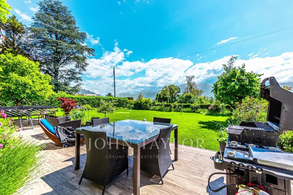 Maison offrant 600m2 au coeur de St-Légier
