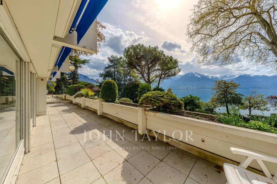 Seltenes Gut in Montreux ? Erste Reihe am See mit Terrasse und einzigartigem Panorama