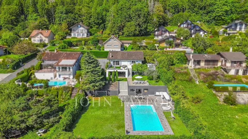 Villa mit dominierender Lage und einzigartigem Panoramablick auf den See und die Alpen
