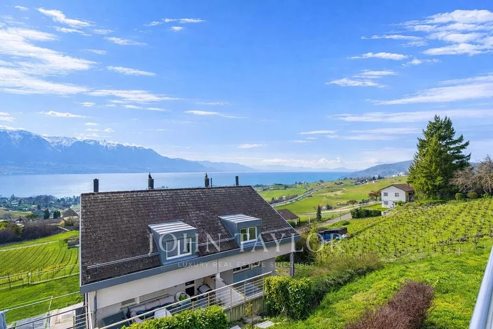 Wunderschöne Doppelhaushälfte mit Blick auf See und Berge