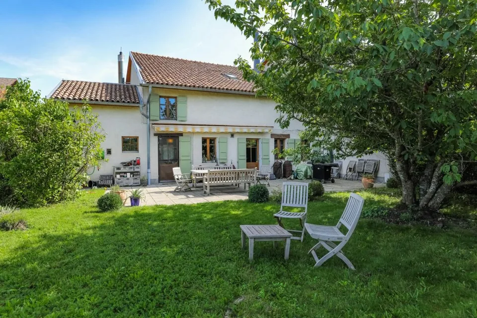 Ravissante villa en campagne avec Jardin en Bordure des Vignobles de Jussy