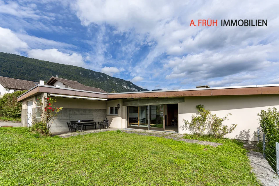 Sonnenverwöhntes Traumhaus mit Alpenpanorama und grossem Garten