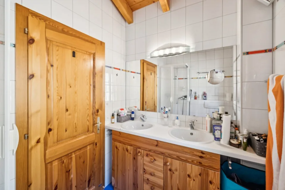 Chalet mit Charme und Wellnessbereich sowie spektakulärer Aussicht – Foto 9 von 12