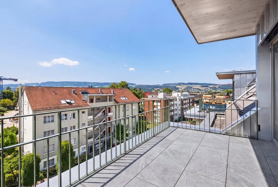 Moderne 4.5-Zimmer-Dachwohnung - Cool durch den Sommer dank Free Cooling-System