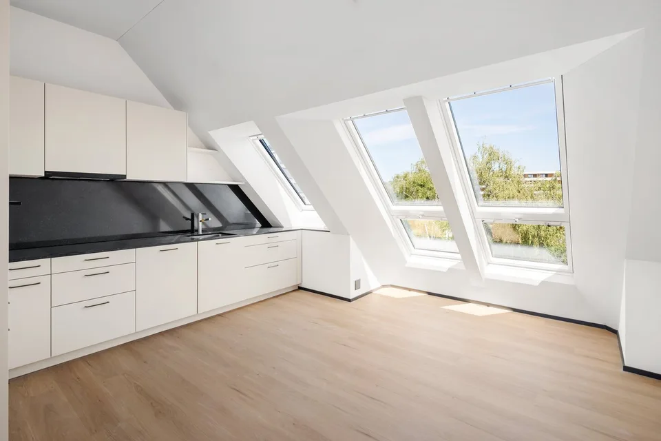 Moderne 4.5-Zimmer-Dachwohnung - Cool durch den Sommer dank Free Cooling-System
