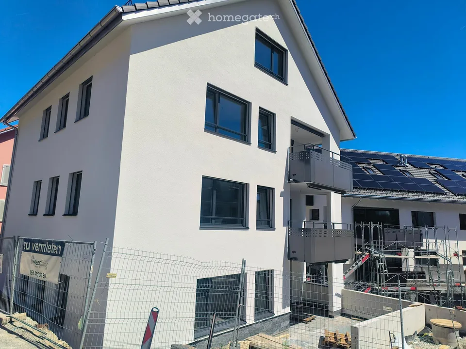 Appartamento moderno 3.5 locali a Wollerau – Nuovo edificio con balcone