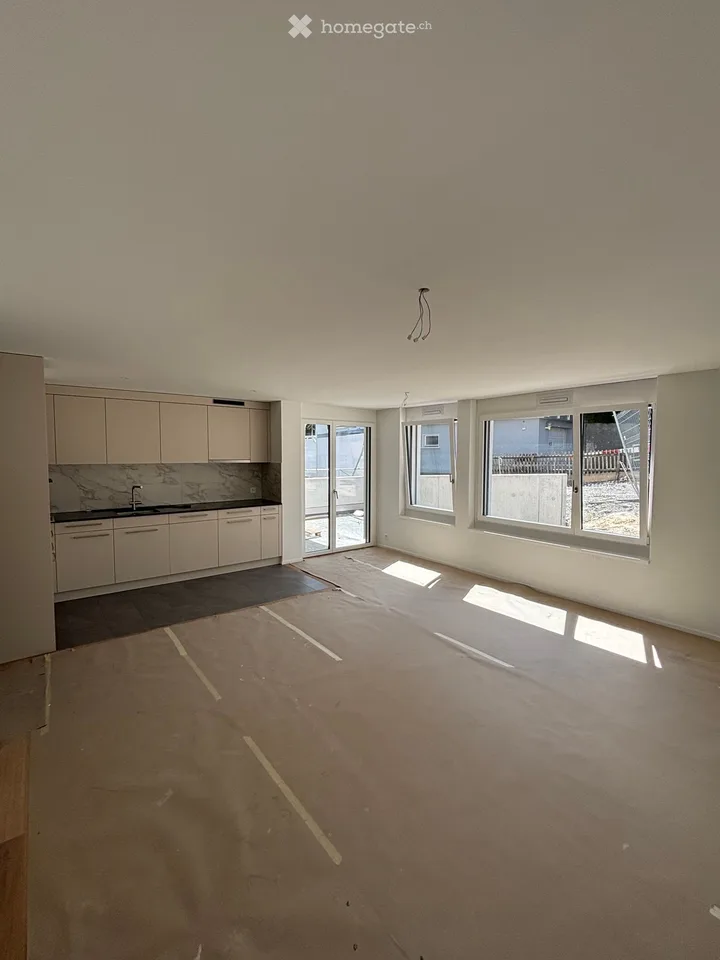 Appartamento moderno 3.5 locali a Wollerau – Nuovo edificio con balcone