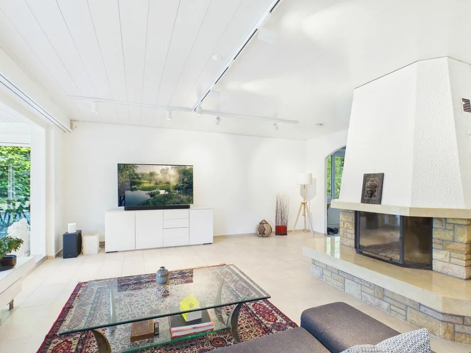 Detached single-family house with winter garden, fireplace, and sauna in a quiet location