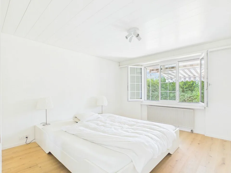 Detached single-family house with winter garden, fireplace, and sauna in a quiet location