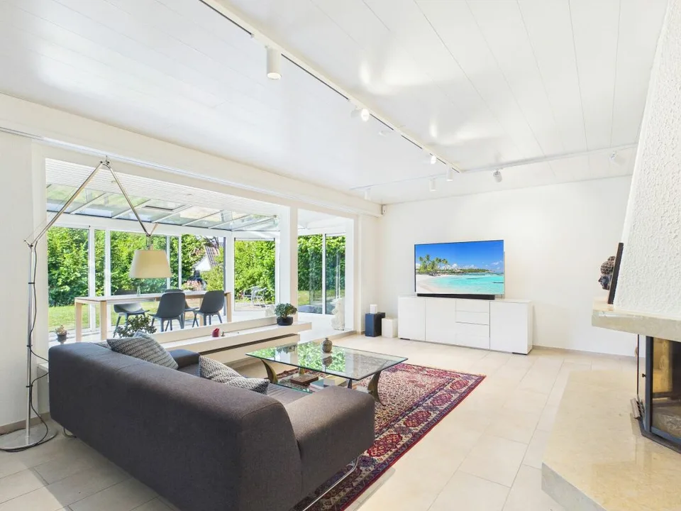 Detached single-family house with winter garden, fireplace, and sauna in a quiet location