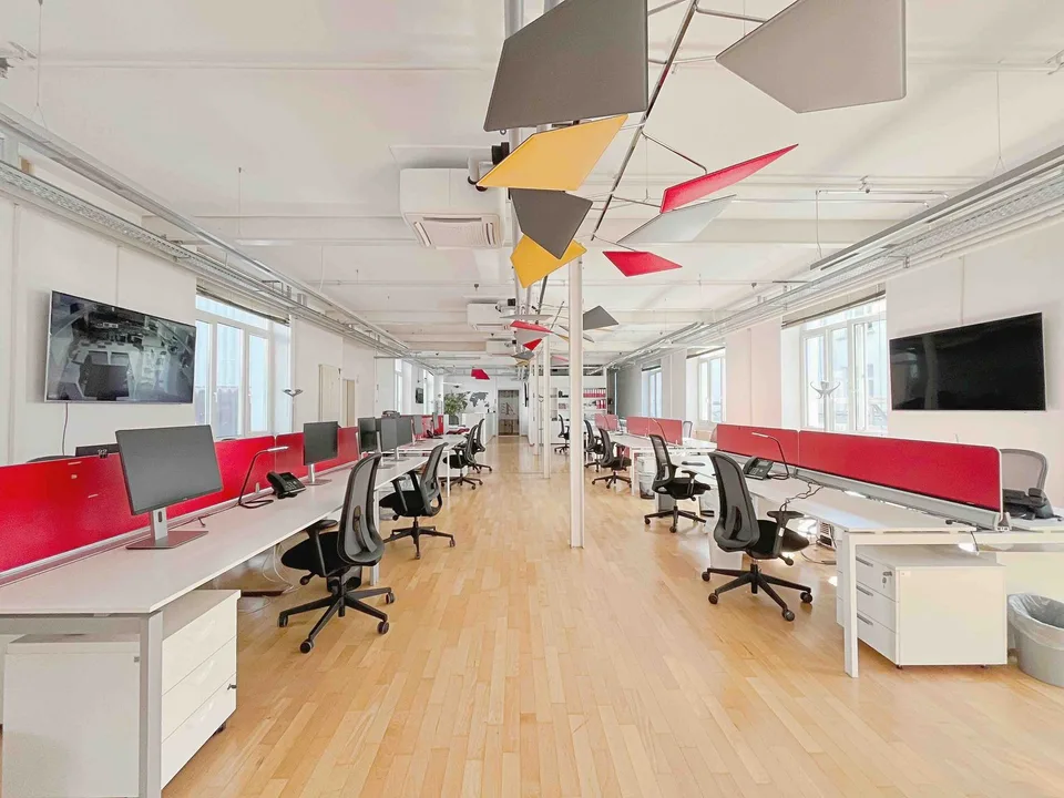 Ufficio Moderno in Affitto a Balerna – 196 m²