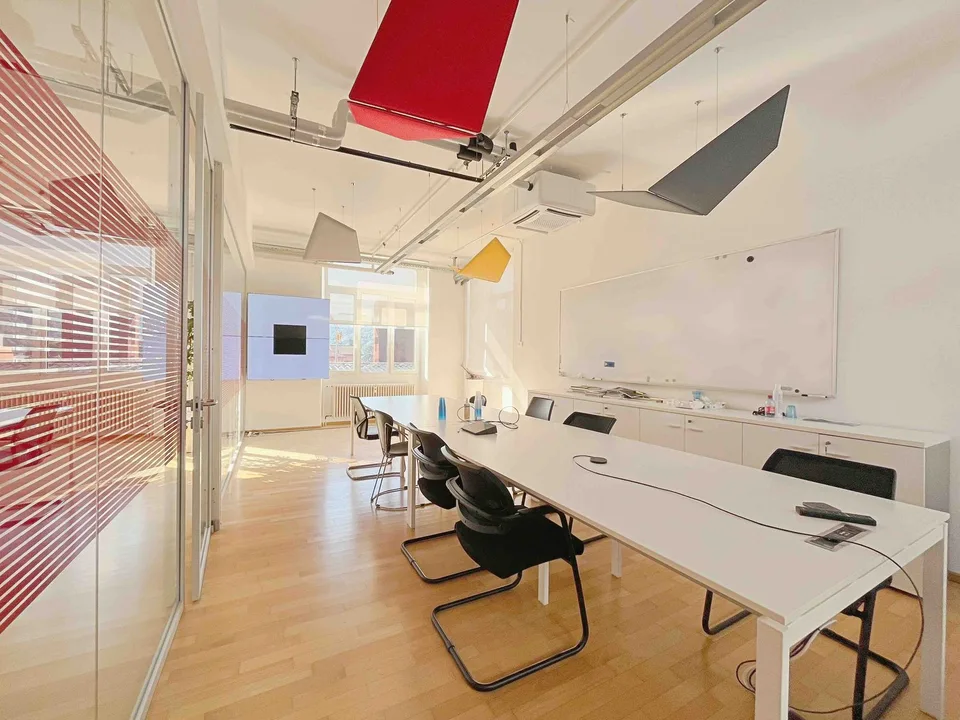 Moderne Büro zur Miete in Balerna – 196 m²