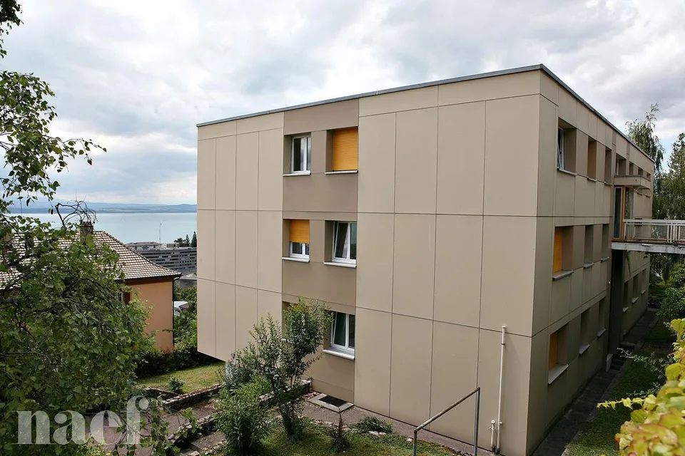 Appartement rénové de 2 pièces au rez-de-chaussée