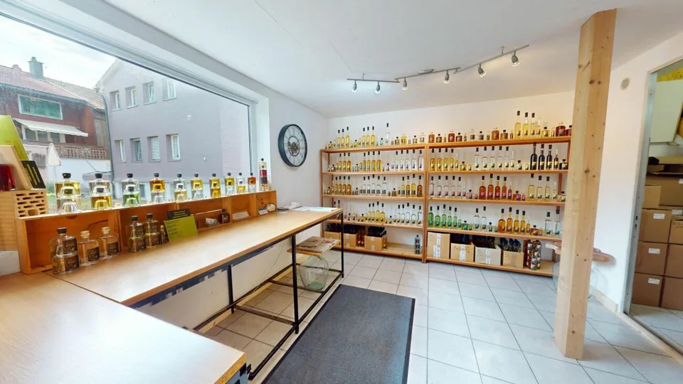 Proprietà commerciale con distilleria e potenziale di espansione a Gams