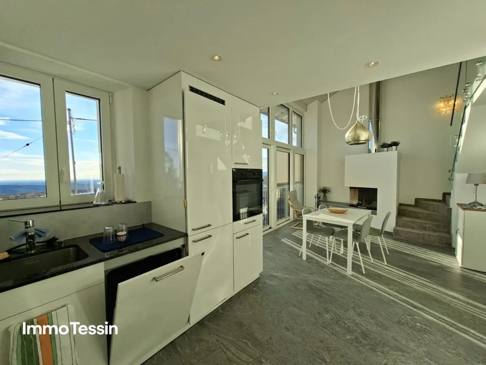 OPPORTUNITÀ: Casa multifamiliare elegante, lussuosamente ristrutturata con 3 appartamenti in una posizione panoramica soleggiata e tranquilla – foto 5 di 15