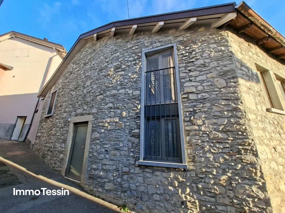 OPPORTUNITÀ: Casa multifamiliare elegante, lussuosamente ristrutturata con 3 appartamenti in una posizione panoramica soleggiata e tranquilla – foto 13 di 15
