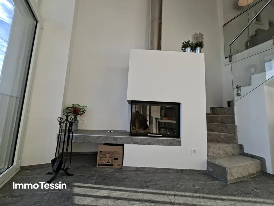 OPPORTUNITÀ: Casa multifamiliare elegante, lussuosamente ristrutturata con 3 appartamenti in una posizione panoramica soleggiata e tranquilla – foto 7 di 15