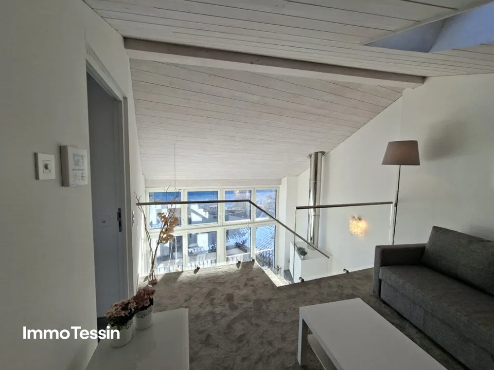 OPPORTUNITÀ: Casa multifamiliare elegante, lussuosamente ristrutturata con 3 appartamenti in una posizione panoramica soleggiata e tranquilla – foto 9 di 15