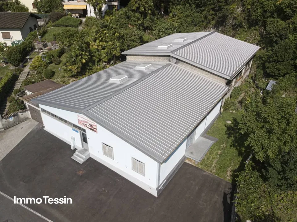 GELEGENHEIT: Strategisch gelegene Industriehalle mit attraktiven Möglichkeiten für Gewerbe, Logistik und Produktion