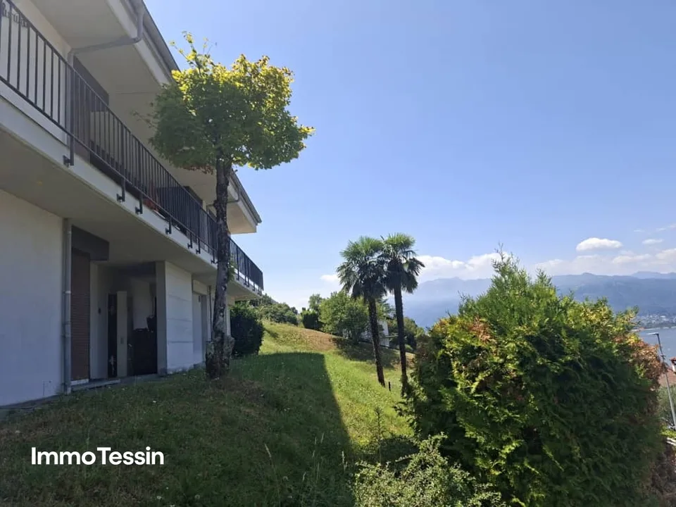Maison magnifique avec vue panoramique à couper le souffle sur le lac Majeur dans un emplacement très recherché à Gambarogno