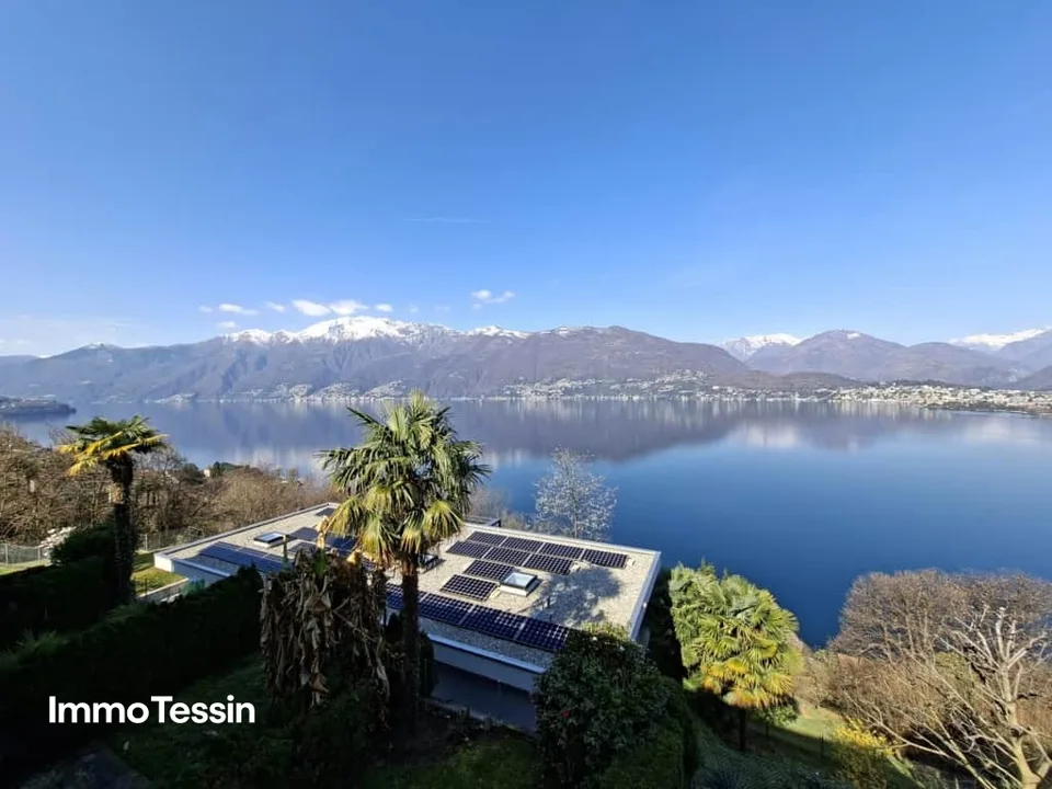 Maison avec vue panoramique à 180 degrés imprenable sur le lac Majeur, terrasse, jardin et accès direct