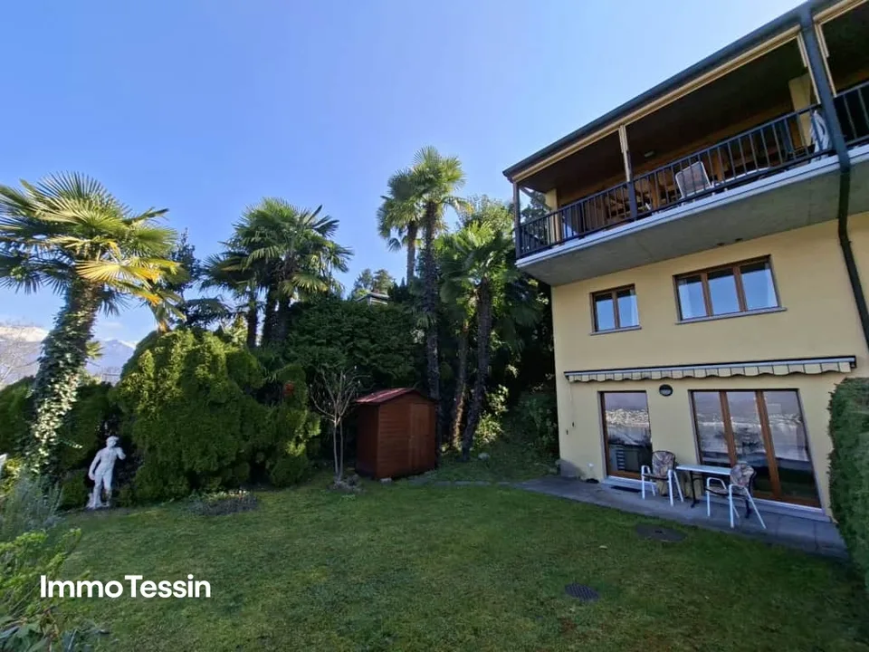 Maison avec vue panoramique à 180 degrés imprenable sur le lac Majeur, terrasse, jardin et accès direct