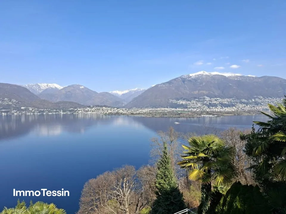 Haus mit atemberaubender 180 Panorama-Seesicht auf den Lago Maggiore, Terrasse, Garten und direkter Zufahrt