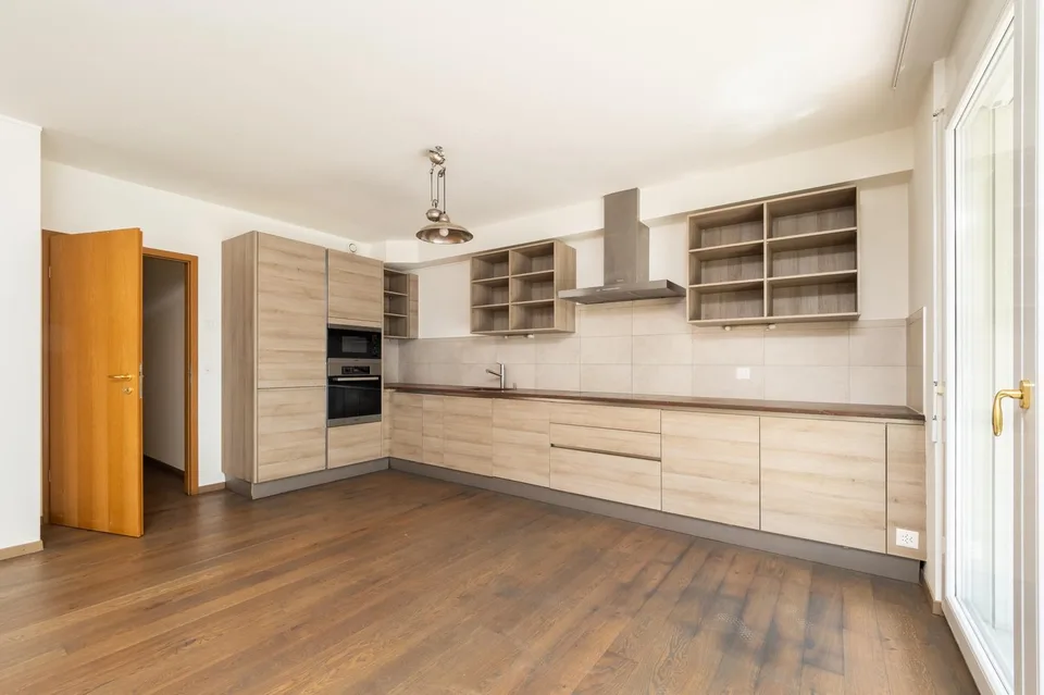 Elegant crossing apartment in Trembley